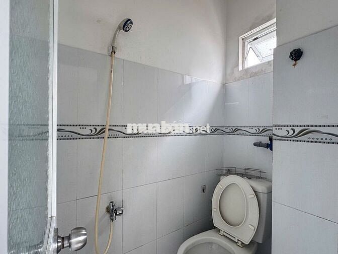 Phòng Trọ Gác Rộng Máy Lạnh Ngay Đh Nguyễn Tất Thành