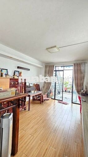 Mặt tiền kinh doanh, gần chợ Tân Hương, 74 m2, 5 tầng, 8,2 tỷ.