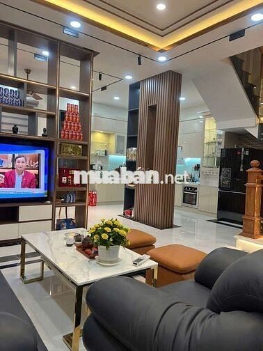 nhà full nội thất .gần khu dân cư Vĩnh Lộc 