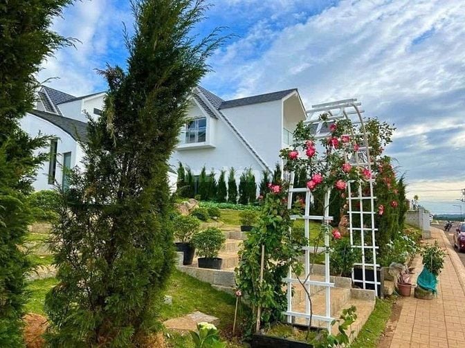 Bán căn biệt thự mini TP Bảo Lộc. Sổ hồng. full nội thất mới 100%