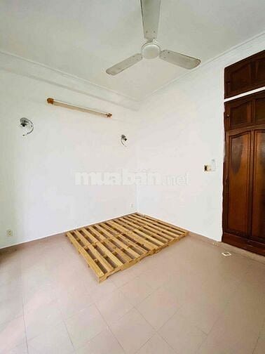 Phòng trọ Bình Thạnh giá rẻ, có máy lạnh ban công