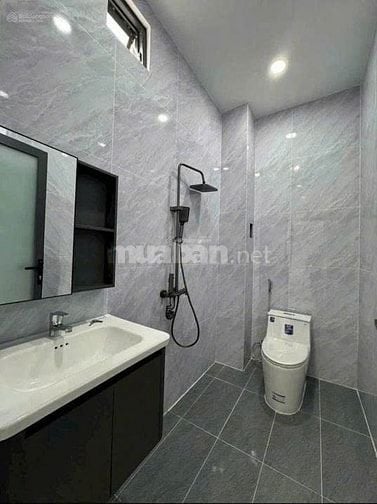 NHÀ 1 TRỆT 2 LẦU DTSD 200m2 TP. THỦ DẦU MỘT