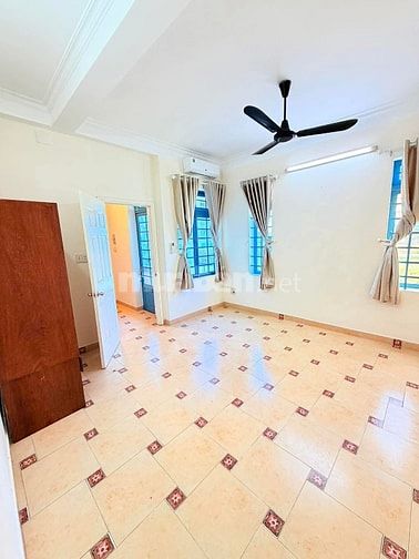 3 Tầng sân vườn 100m2 ngang 6.8m HXH Trương Công Định P14 Tân Bình