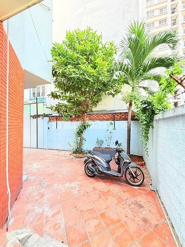 3 Tầng sân vườn 100m2 ngang 6.8m HXH Trương Công Định P14 Tân Bình
