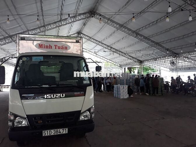 NHÂN VIÊN GIAO HÀNG THEO XE TẢI