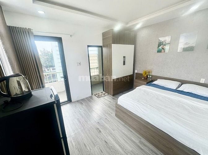 Cho thuê căn hộ dịch vụ cao cấp có ban công tại Quận 3