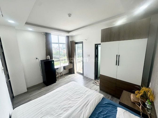 Cho thuê căn hộ dịch vụ cao cấp có ban công tại Quận 3