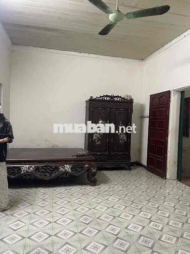 Nhà ngõ 68 Ngọc Thuỵ, 200m, CÓ SÂN VƯỜN. Giá 6tr