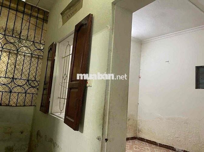 Nhà ngõ 68 Ngọc Thuỵ, 200m, CÓ SÂN VƯỜN. Giá 6tr