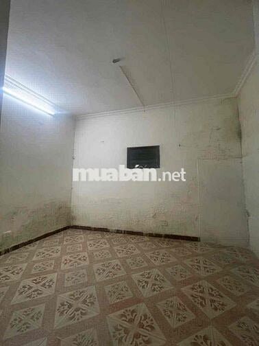 Nhà ngõ 68 Ngọc Thuỵ, 200m, CÓ SÂN VƯỜN. Giá 6tr