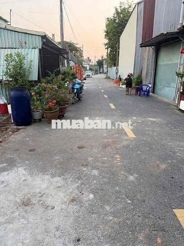 BÁN LÔ ĐẤT DT KHỦNG 175m LÀM SÂN TRƯỚC SAU NỢ HẬU GẦN SIÊU THỊ GO 5,4T