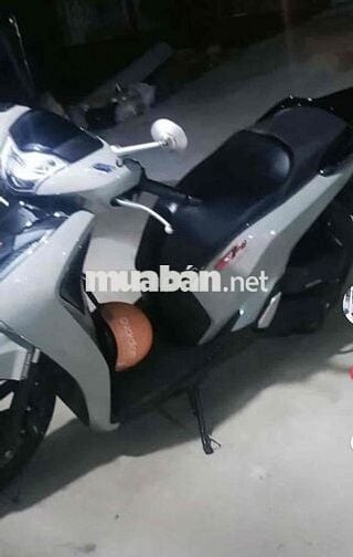 Honda SH 150 2019 xam xi mang