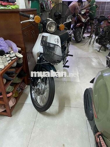 Honda Super Cub 50 Trắng đen