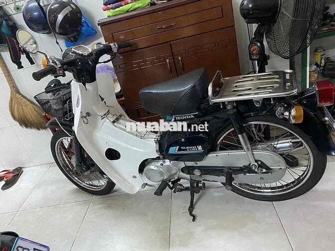 Honda Super Cub 50 Trắng đen