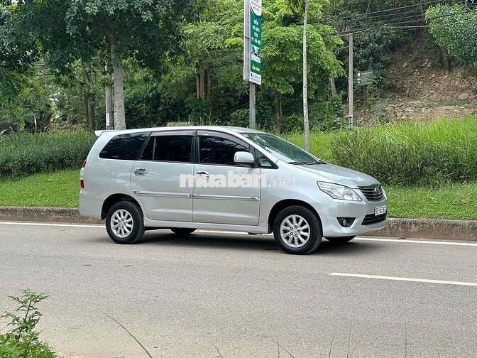 Bán Toyota innova số tự động 8 chỗ biển số cực Vip