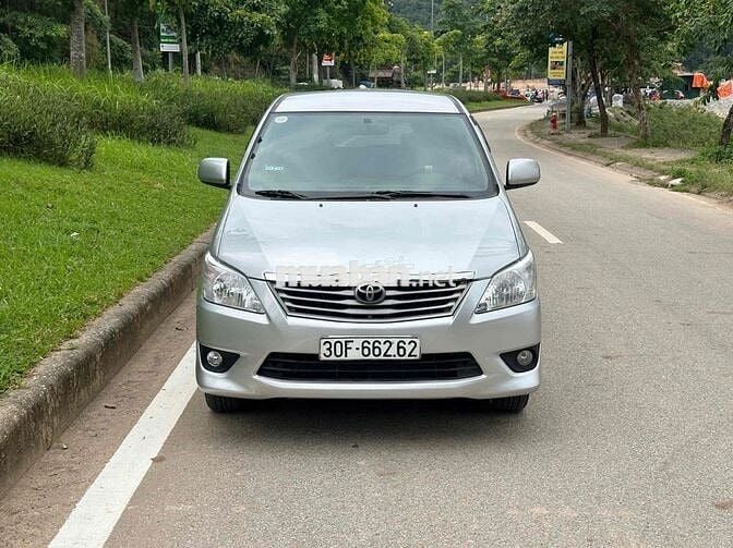 Bán Toyota innova số tự động 8 chỗ biển số cực Vip