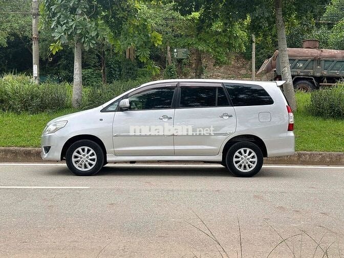 Bán Toyota innova số tự động 8 chỗ biển số cực Vip