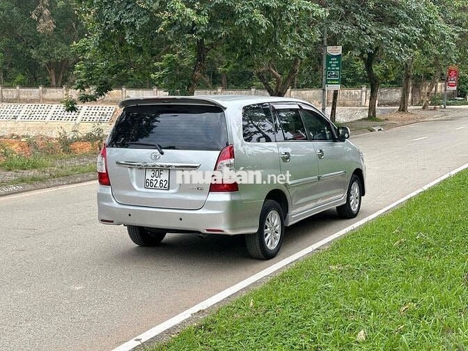 Bán Toyota innova số tự động 8 chỗ biển số cực Vip