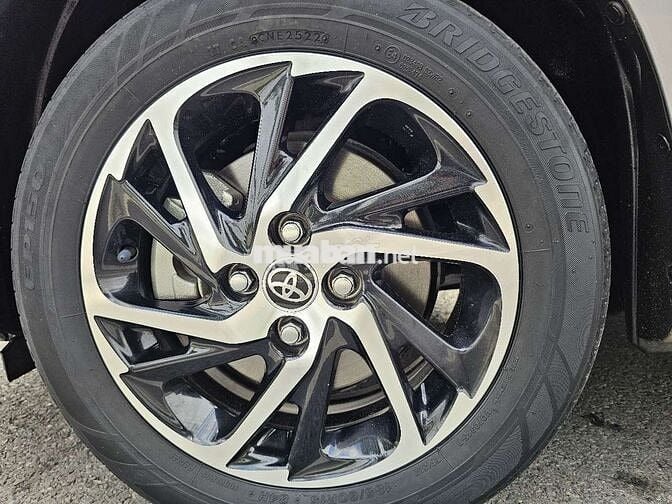 Toyota Vios 2022 1.5E Số sàn 70000 km Bạc