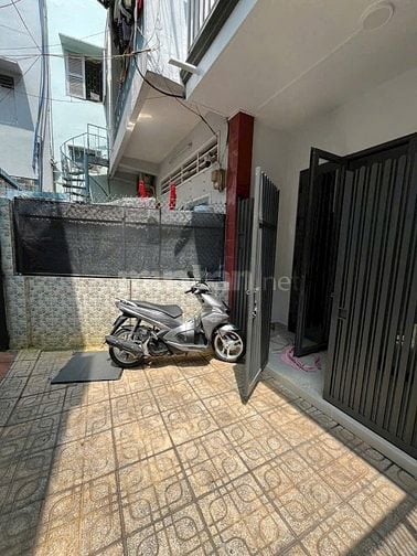 Nhà sau lưng MT hẻm 3,6m Nguyễn Duy Dương.3,6mx13m .2 tầng.Giá 6,75 tỷ