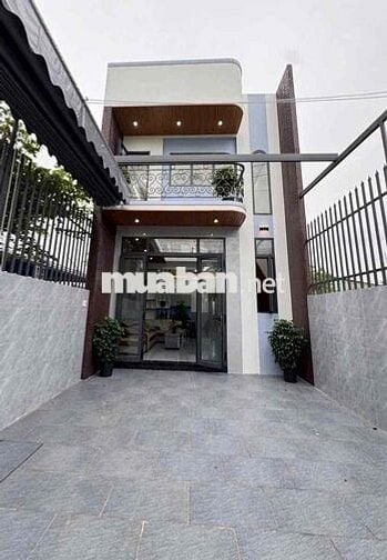 nhà mặt tiền 110m2 , 3 phòng ngủ đường 768 biên hoà
