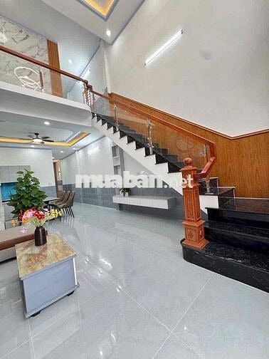 nhà mặt tiền 110m2 , 3 phòng ngủ đường 768 biên hoà