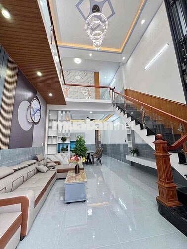 nhà mặt tiền 110m2 , 3 phòng ngủ đường 768 biên hoà