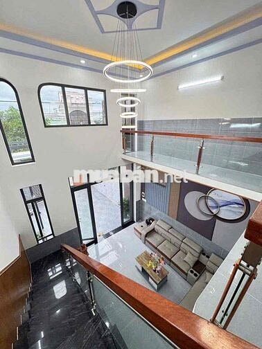 nhà mặt tiền 110m2 , 3 phòng ngủ đường 768 biên hoà
