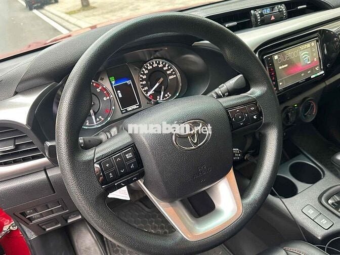 Toyota Hilux 2020 màu Đỏ