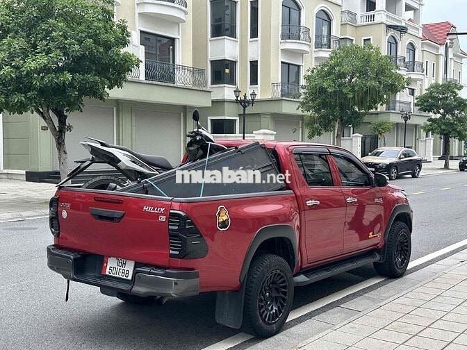 Toyota Hilux 2020 màu Đỏ