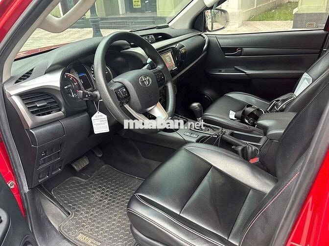 Toyota Hilux 2020 màu Đỏ