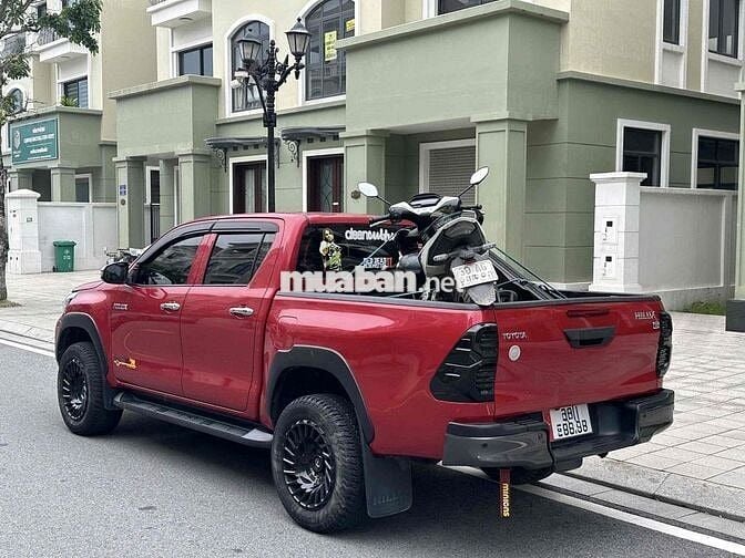 Toyota Hilux 2020 màu Đỏ