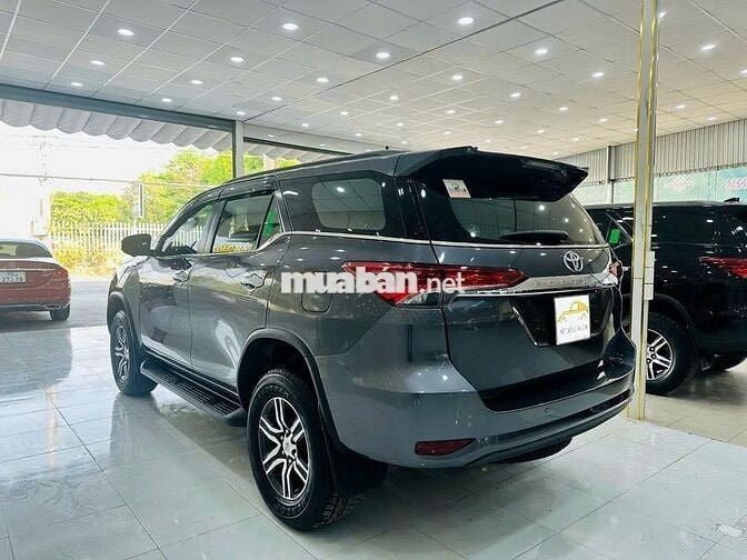 Toyota Fortuner 2.7V 4x2 AT Xám 2018