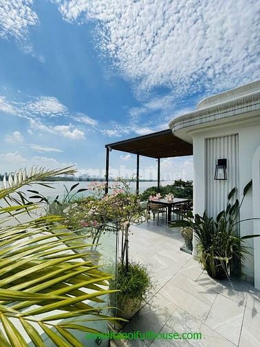 Ngôi nhà 3 phòng ngủ, mới, view Sông đẹp Long Biên cho thuê 0983739032