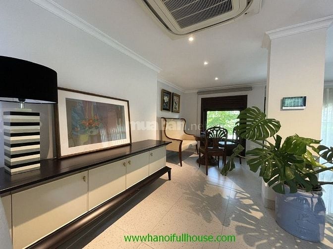 Ngôi nhà 3 phòng ngủ, mới, view Sông đẹp Long Biên cho thuê 0983739032