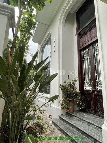 Ngôi nhà 3 phòng ngủ, mới, view Sông đẹp Long Biên cho thuê 0983739032