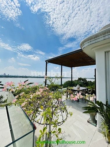Ngôi nhà 3 phòng ngủ, mới, view Sông đẹp Long Biên cho thuê 0983739032