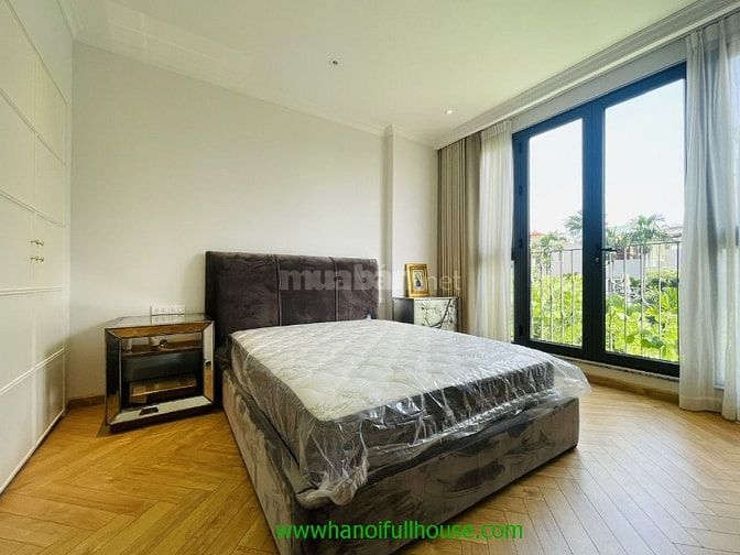 Ngôi nhà 3 phòng ngủ, mới, view Sông đẹp Long Biên cho thuê 0983739032