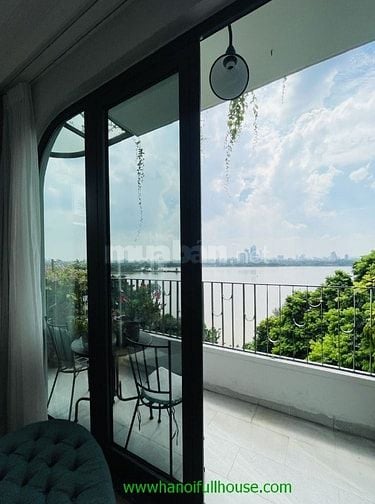 Ngôi nhà 3 phòng ngủ, mới, view Sông đẹp Long Biên cho thuê 0983739032
