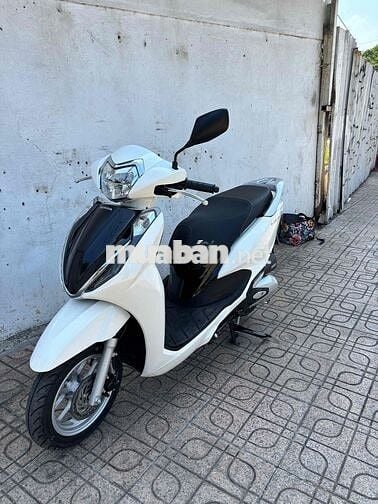 Honda Lead Trắng