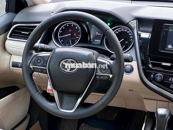 Toyota Camry 2.0G 2021 Trắng 45.000 km