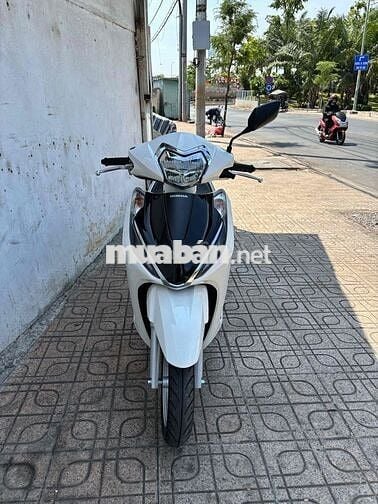 Honda Lead Trắng