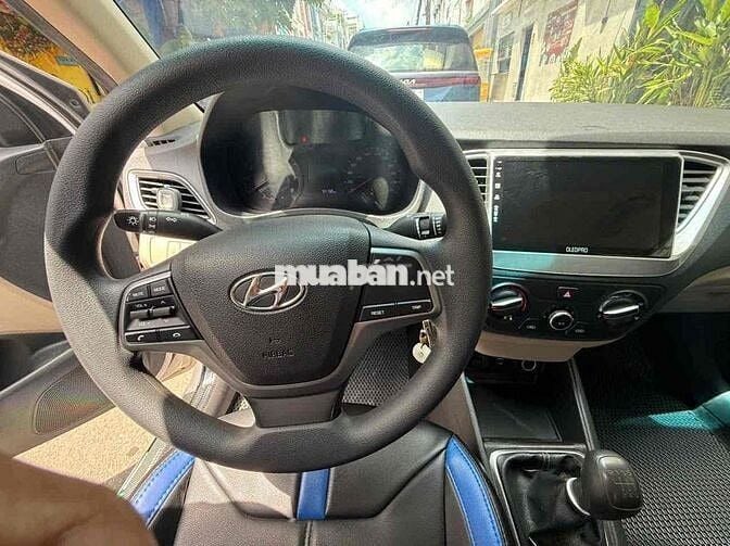 Hyundai Accent 2024 bản tiêu chuẩn màu Trắng