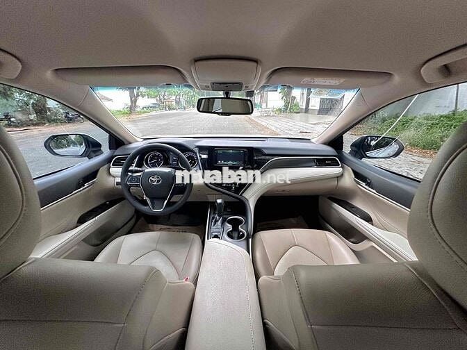 Toyota Camry 2.0G 2021 Trắng 45.000 km