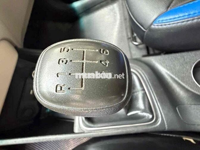 Hyundai Accent 2024 bản tiêu chuẩn màu Trắng