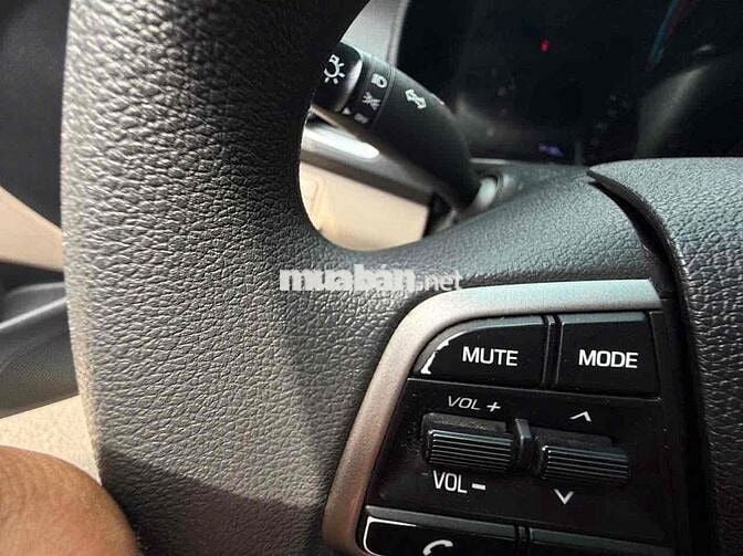 Hyundai Accent 2024 bản tiêu chuẩn màu Trắng