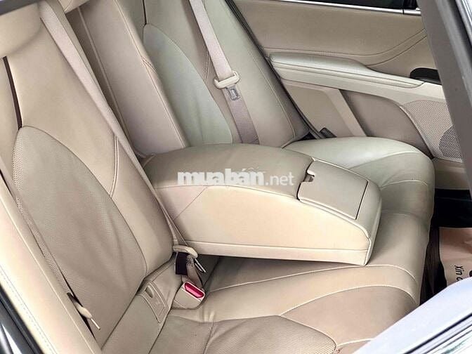 Toyota Camry 2.0G 2021 Trắng 45.000 km