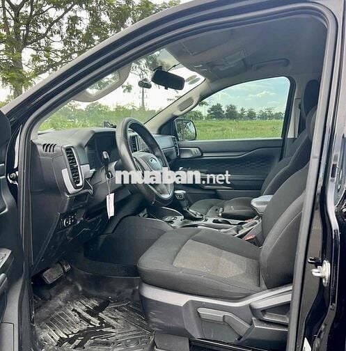 FORD RANGER XLS 2.0AT 2024 ĐI 17.000KM MỚI CỨNG