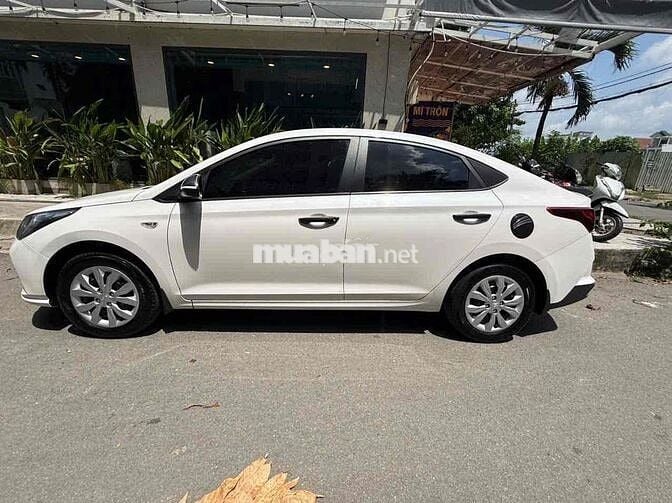 Hyundai Accent 2024 bản tiêu chuẩn màu Trắng
