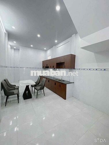 Nhà lầu mới 2 phòng hẻm Hùng Vương